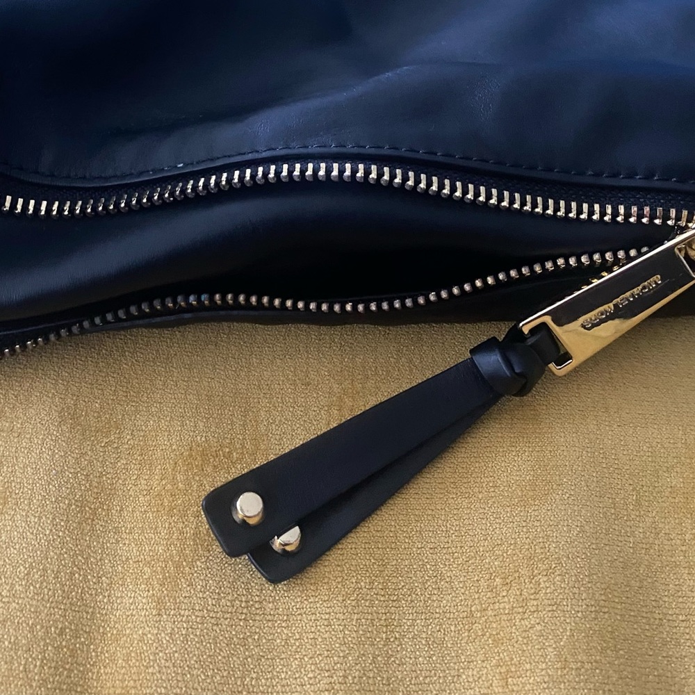 Micheal Kors Hobo bag - Picture 11 of 12